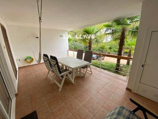 Pis a La Pola i Giverols-Salionç. Apartamento en cala salíons con terraza de 23 m2 zona recreo fam