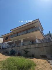 Maison dans Santa Susanna. Casa a estrenar de 191 m2 con terreno de 890 m2 con vistas al ma