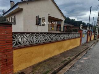 Xalet a Massanes. Chalet en massanes con 5 hab, 2 baños y terrenos de 600m2 y pisc