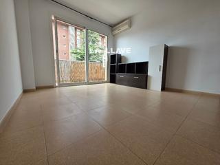 Appartement à Mercat-Mas Moixa. Piso con 50 m2 con 1 hab y gran balcón, finca con ascensor del 2