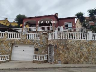 Casa a Mas Mora-Sant Daniel. Preciosa casa con terreno de 570m2  lista para entrar a vivir! o