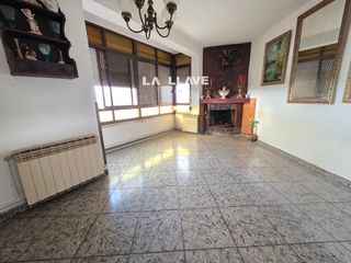 Pis a Els Pavos. Piso de 78 m2 con 3 hab y gran cocina, vistas al mar