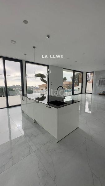 Foto 9323874d-2cf3-4f99-b644-10007ae350a5. Casa amb calefacció aparcament piscina a Serra Brava Lloret de Mar