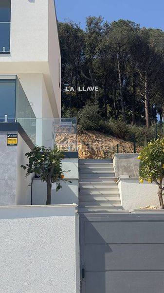 Foto b3cf79bc-d52b-44a7-b6e9-e07ed4d35865. Casa amb calefacció aparcament piscina a Serra Brava Lloret de Mar