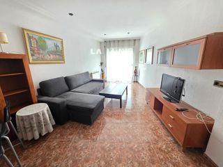 Pis a Centre. Piso centro de blanes con 2 hab dobles, balc�n y ascensor.