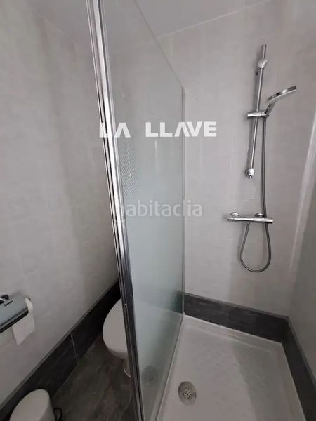 Foto a8935b59-be2c-4512-bbb7-605ebb8a769e. Pis amb calefacció aparcament a Els Pavos Blanes