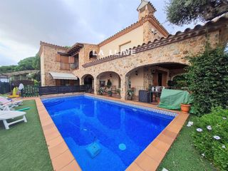House in Residencial Blanes - Vistamar. Casa en venta con 290 m2, 5 habitaciones y 4 baños, piscina, 7 p