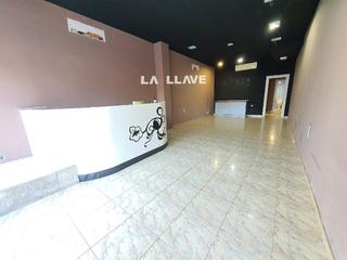 Local Comercial a Mercat-Mas Moixa. Local comercial en venta en blanes, con 53 m2 y 1 aseos. zona mu
