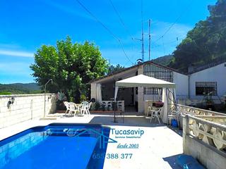 Casa a Cadalso de los Vidrios. Chalet independiente con piscina en cadalso