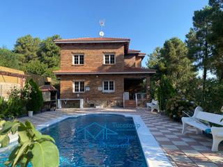 Casa a Tiemblo (El). Bonito chalet con piscna en el tiemblo