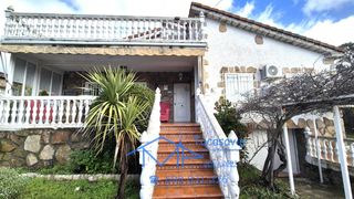 Maison à Adrada (La). Chalet independiente en la adrada