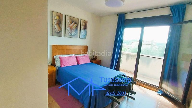 Foto 031419ab-3d52-4a31-b828-3d379b1de278. Casa adossada amb aparcament piscina a Adrada (La)