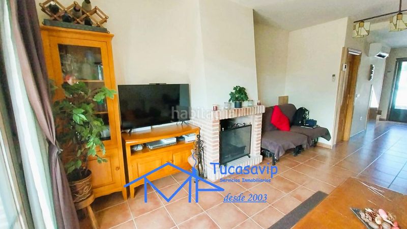 Foto 0d45b7dc-34fb-4dfd-9a93-39d4a3e1a681. Casa adossada amb aparcament piscina a Adrada (La)