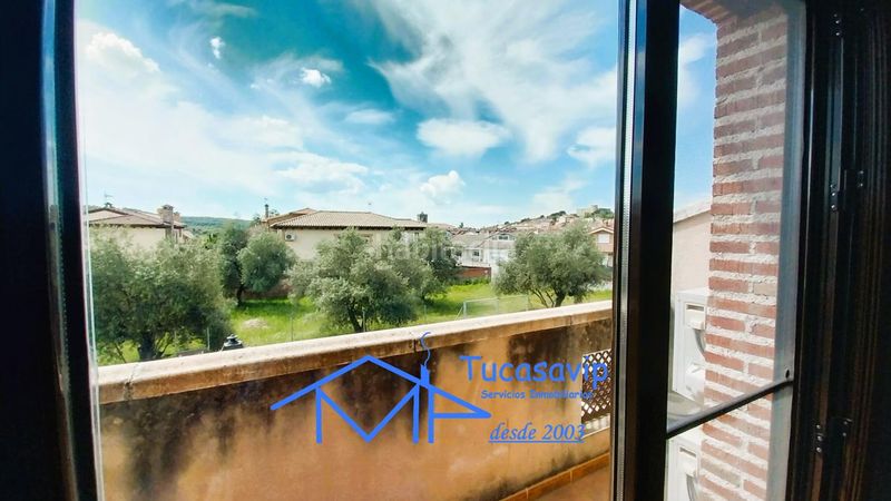 Foto 0f918e2d-facc-487a-9c15-b7d516026718. Casa adossada amb aparcament piscina a Adrada (La)