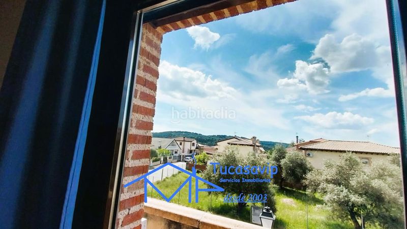 Foto 15ff826c-af6e-43c3-9934-1b2a9df77403. Casa adossada amb aparcament piscina a Adrada (La)