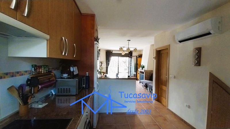 Foto 1ef7ea54-079d-461b-8461-2a7e96b25ba5. Casa adossada amb aparcament piscina a Adrada (La)