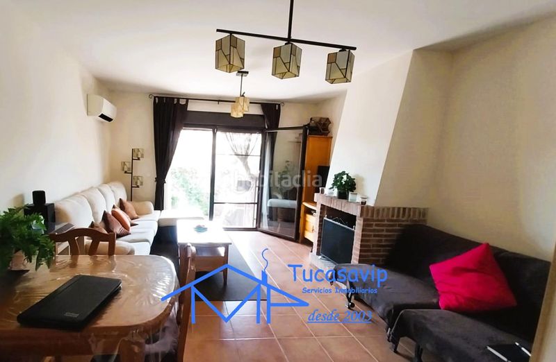 Foto 2e292552-693b-47a6-b251-08120b116a70. Casa adossada amb aparcament piscina a Adrada (La)