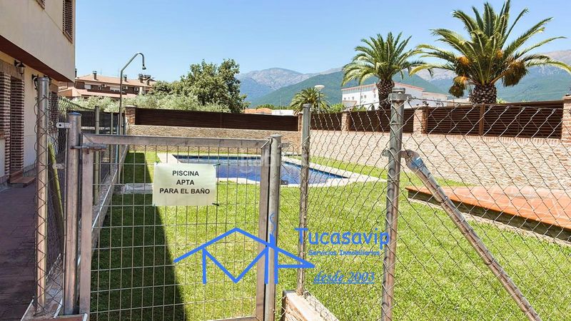 Foto 3101ec1a-75f1-4e4c-a949-44c9c431c539. Casa adossada amb aparcament piscina a Adrada (La)