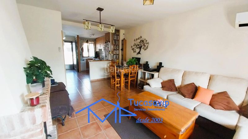 Foto 64a9008b-4207-49f7-8ae4-2f182d98dcfe. Casa adossada amb aparcament piscina a Adrada (La)