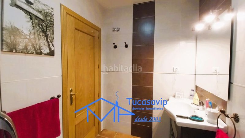 Foto 8f904cf4-9f4c-4900-8369-a9063de90885. Casa adossada amb aparcament piscina a Adrada (La)