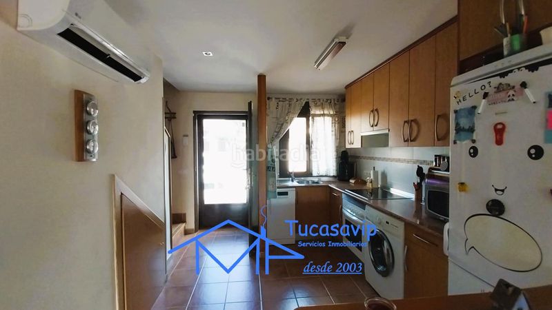 Foto b64101d8-b6d0-4dd7-bf7b-0255d425d497. Casa adossada amb aparcament piscina a Adrada (La)