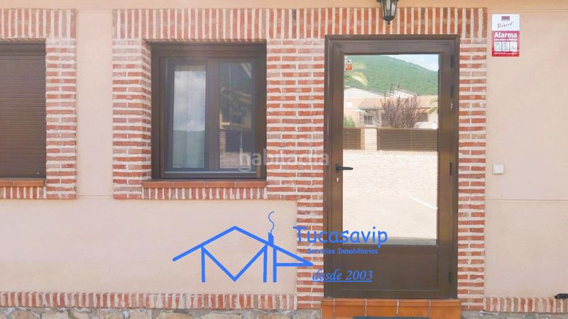 Foto bdd0a471-6ab1-4993-ba92-89b057757085. Casa adossada amb aparcament piscina a Adrada (La)