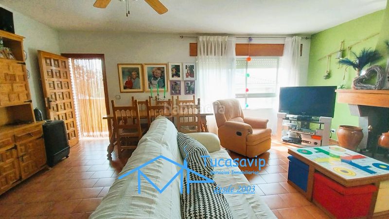 Foto bb0f2057-e385-4407-8104-fdf275d84bb7. Pis amb calefacció aparcament a Adrada (La)