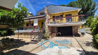 Casa a Pelayos de la Presa. Chalet  con piscina en pelayos de la presa