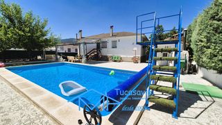 Casa in Pelayos de la Presa. Chalet con piscina en pelayos de la presa