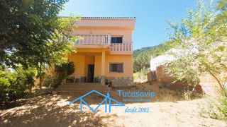 Casa in Tiemblo (El). Chalet independiente en el tiemblo