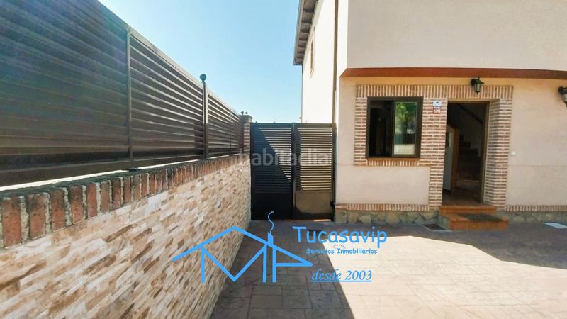 Foto 0f5e5161-ab85-4571-996c-4020d18046cb. Casa aparellada amb aparcament piscina a Adrada (La)