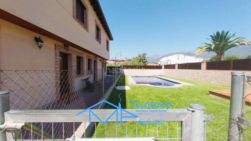 Foto 156ec6f2-6d23-42cb-9542-6b5328a48987. Casa aparellada amb aparcament piscina a Adrada (La)