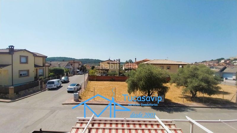 Foto 2dff099b-9068-4660-a03a-2a03a19bf3a6. Casa aparellada amb aparcament piscina a Adrada (La)