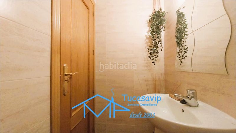 Foto 436b757f-eeb8-4655-831a-7d3714295c5e. Casa aparellada amb aparcament piscina a Adrada (La)