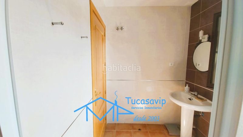 Foto 4b54145f-23ff-43a8-86f2-74964844e4f1. Casa aparellada amb aparcament piscina a Adrada (La)