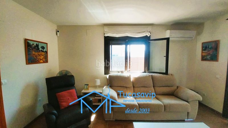 Foto 5b1ef369-c3bc-4190-a9dd-b9a04ae2c8bc. Casa aparellada amb aparcament piscina a Adrada (La)