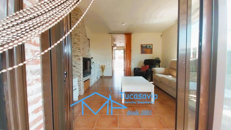 Foto 710a73ab-3c07-4767-bd5b-f698dc54f4c5. Casa aparellada amb aparcament piscina a Adrada (La)