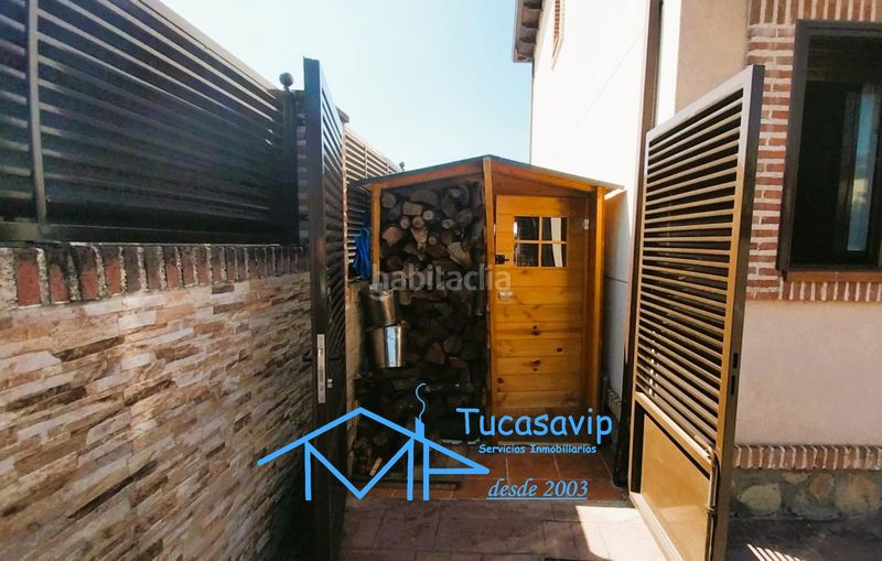 Foto 75c32835-f328-4e4a-91de-3e5a8edb5814. Casa aparellada amb aparcament piscina a Adrada (La)