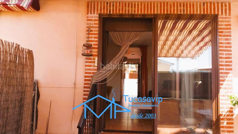 Foto a844342b-2e0b-4240-9375-80c859235b15. Casa aparellada amb aparcament piscina a Adrada (La)