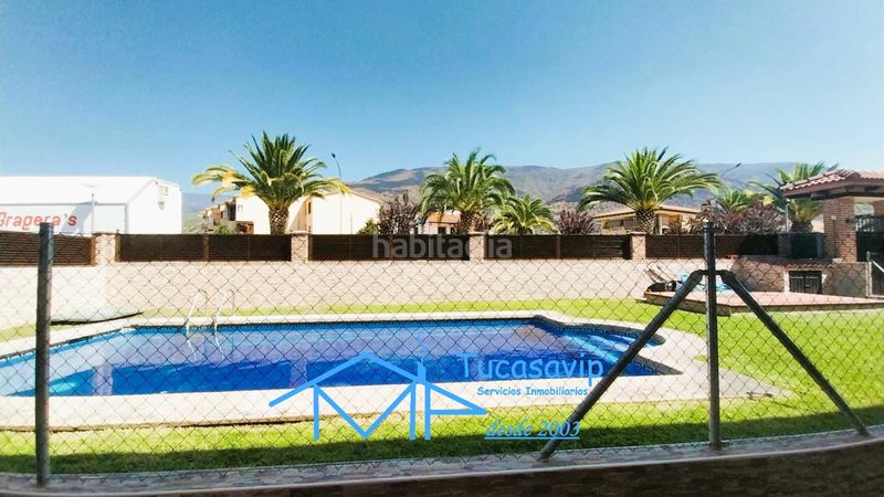 Foto eda97b17-b107-4cea-b154-b1b91f5a1673. Casa aparellada amb aparcament piscina a Adrada (La)