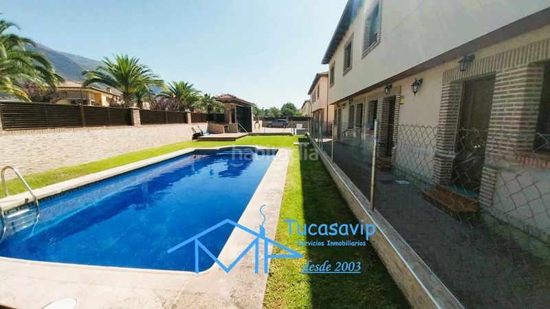 Foto f611f0a1-b035-4e37-8c82-ae1e9948dc28. Casa aparellada amb aparcament piscina a Adrada (La)