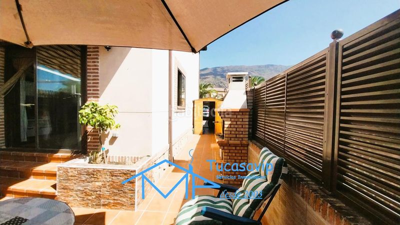 Foto f6bbfecc-c9ba-4a42-9ab3-98ba0ae3ddf1. Casa aparellada amb aparcament piscina a Adrada (La)