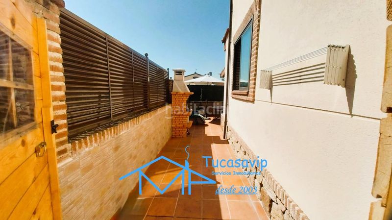 Foto fe65e45e-55f0-4231-b9bc-16f0622f38c8. Casa aparellada amb aparcament piscina a Adrada (La)