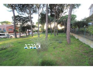 Terreny residencial a Calle lleida 1. Terreno en venta en c�noves