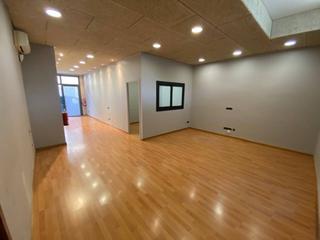 Geschäftsraum in Avila 27. Venta de local en cardedeu posibilidad de convertir en vivienda.