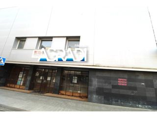Local Comercial a Avenida rei en jaume 120. Edificio en venta en cardedeu