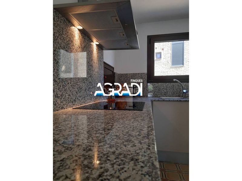 Foto 8aafa735-1b87-4de0-9a56-b8695a1ed160. Casa amb aparcament a Ginestar