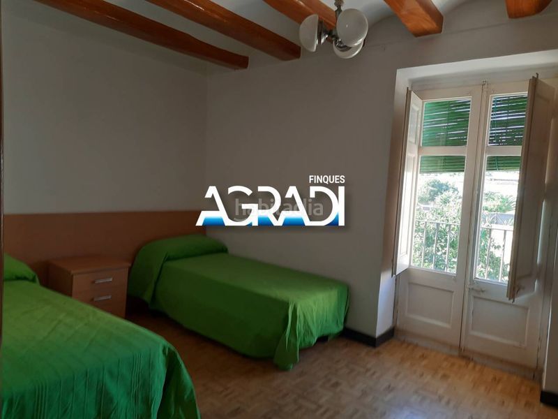 Foto 8adde8b8-3ffe-44ef-a577-499f5bb375a5. Casa amb aparcament a Ginestar