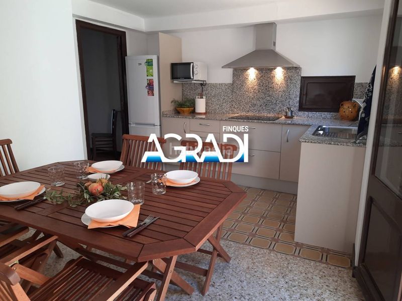 Foto 903835f5-af6f-4059-b6b4-da9045bdc992. Casa amb aparcament a Ginestar