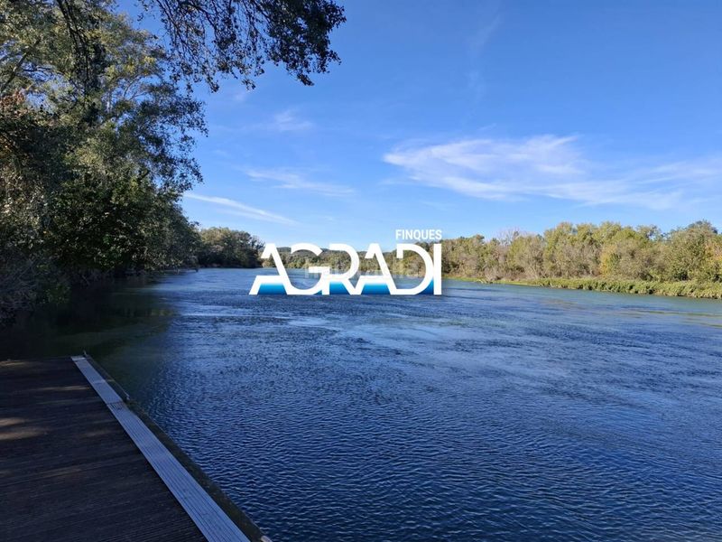 Foto ae3279fc-0620-4893-9427-26cbdf03c2be. Casa amb aparcament a Ginestar